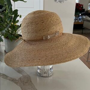 Elegant Helen Kaminski of Australia 100% Raffia 5.5” Wide-Brimmed Straw Hat